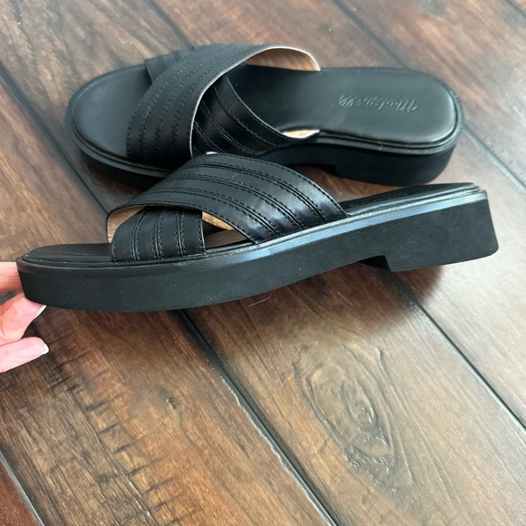 Madewell Pieced Crisscross Leather Slides - Picture 12 of 12